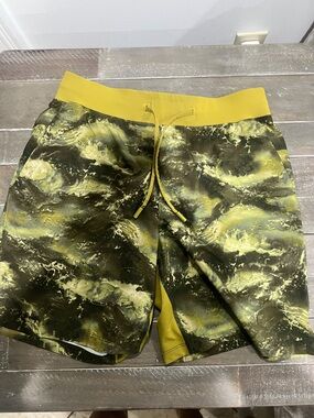 lululemon athletica Men shorts